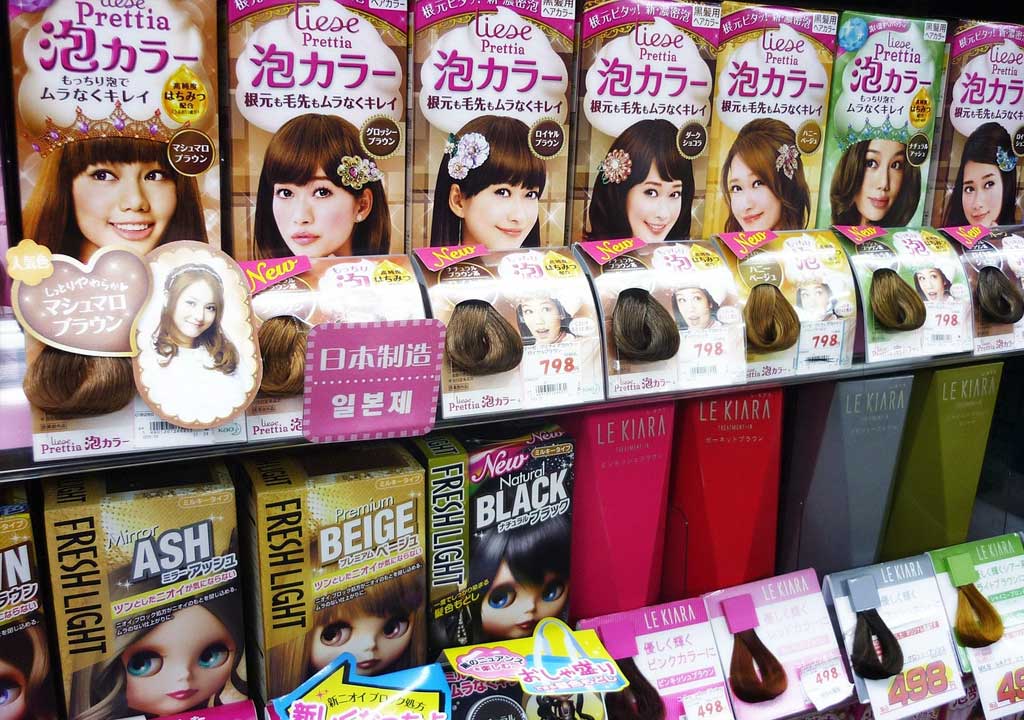 Winter Velvet Hues: Rich Dyes and Cozy Color Trends